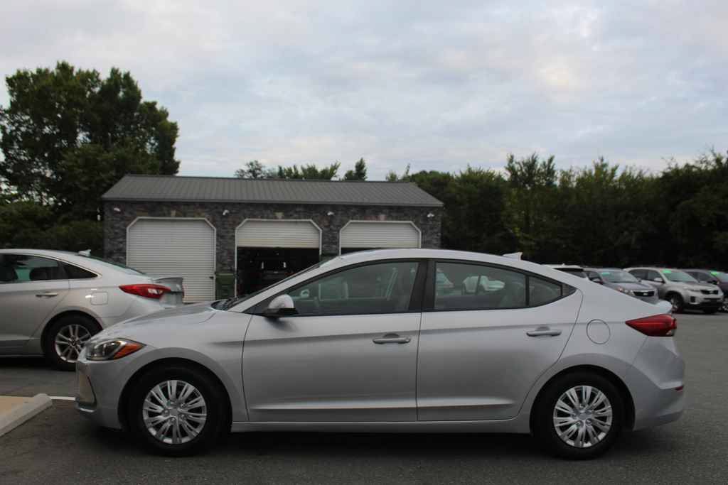 Used 2017 Hyundai Elantra SE FWD image 9
