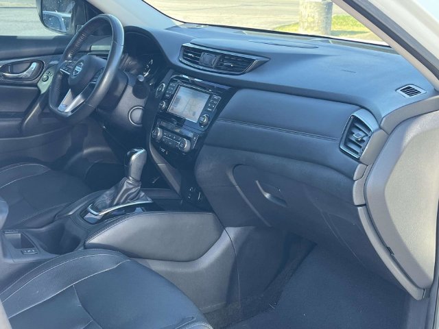 Used 2017 Nissan Rogue SL w/ SL Premium Package FWD image 26