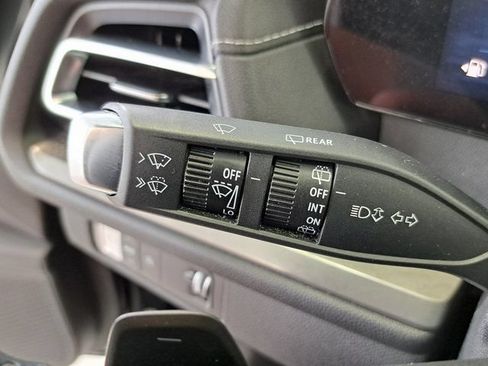 Used 2024 Chevrolet Traverse LT FWD image 13