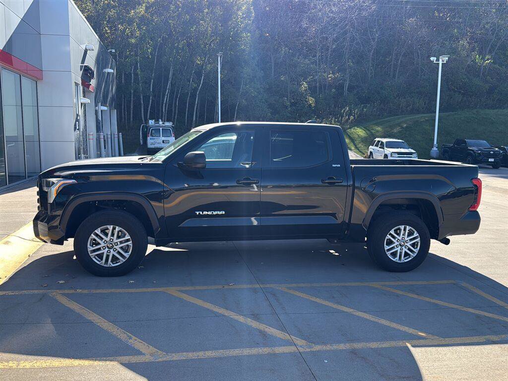 Used 2026 Toyota Tundra SR5 w/ SR5 Premium Package AWD/4WD image 15