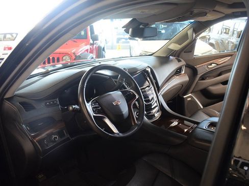 Used 2019 Cadillac Escalade ESV Luxury RWD image 25