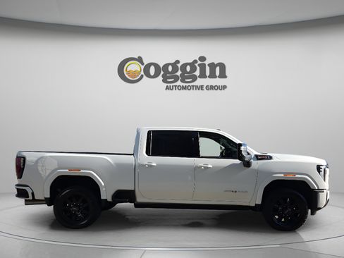 Used 2025 GMC Sierra 2500 AT4 w/ AT4 Premium Plus Package AWD/4WD image 6