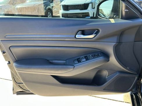 Used 2024 Nissan Altima 2.5 SV image 14