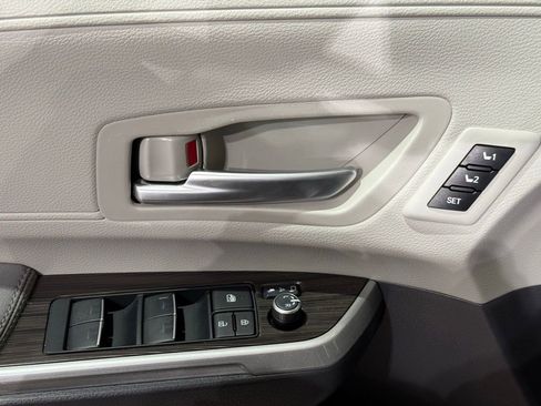 Used 2024 Toyota Sienna Limited AWD/4WD image 16