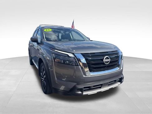 Used 2025 Nissan Pathfinder Platinum AWD/4WD image 8