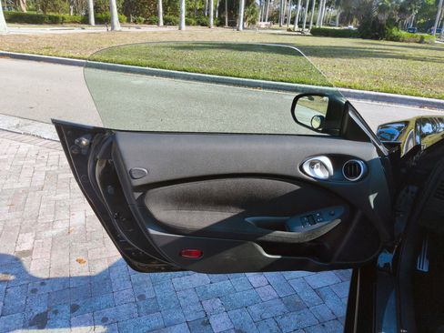 Used 2010 Nissan 370Z Roadster RWD image 9