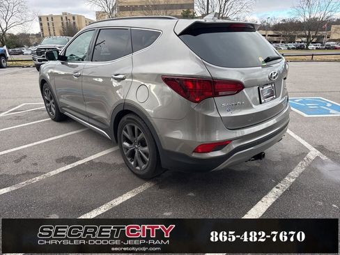 Used 2018 Hyundai Santa Fe Sport image 5
