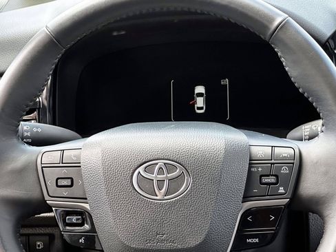 Used 2025 Toyota Camry XLE FWD image 19