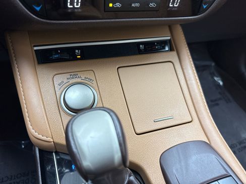 Used 2018 Lexus ES 350 w/ Premier Package FWD image 31