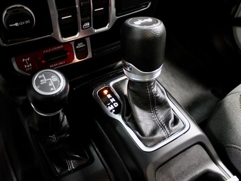 Used 2024 Jeep Wrangler Unlimited image 34