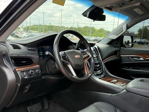 Used 2018 Cadillac Escalade ESV Premium Luxury AWD/4WD image 12