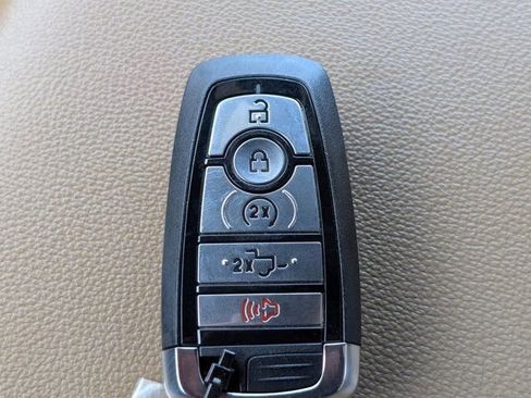 Used 2024 Ford F350 Lariat AWD/4WD image 32