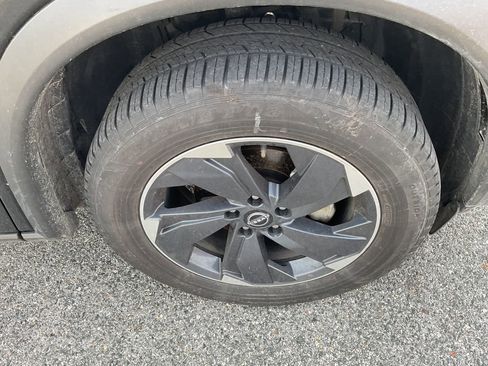 Used 2024 Nissan Rogue SV image 11