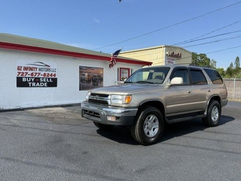 Used 2001 Toyota 4Runner SR5 AWD/4WD image 2