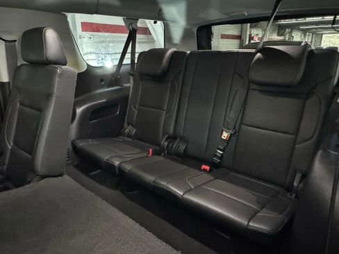 Used 2019 Chevrolet Suburban LT image 12