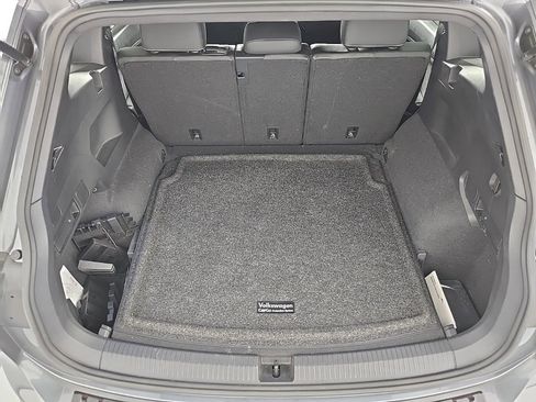 Used 2023 Volkswagen Tiguan SE R-Line image 22