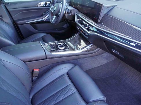 Certified 2025 BMW X7 M60i image 10