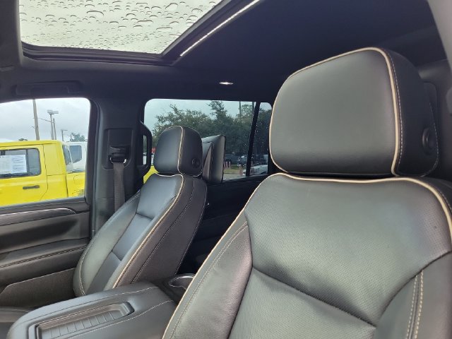 Used 2021 GMC Yukon XL SLT w/ SLT Premium Package RWD image 23