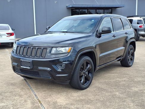 Used 2015 Jeep Grand Cherokee Altitude RWD image 3