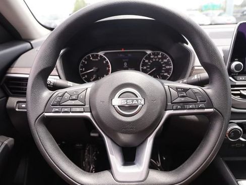 Certified 2025 Nissan Altima 2.5 SV FWD image 10