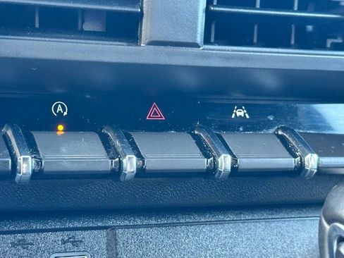 Used 2023 Chevrolet Colorado LT image 24