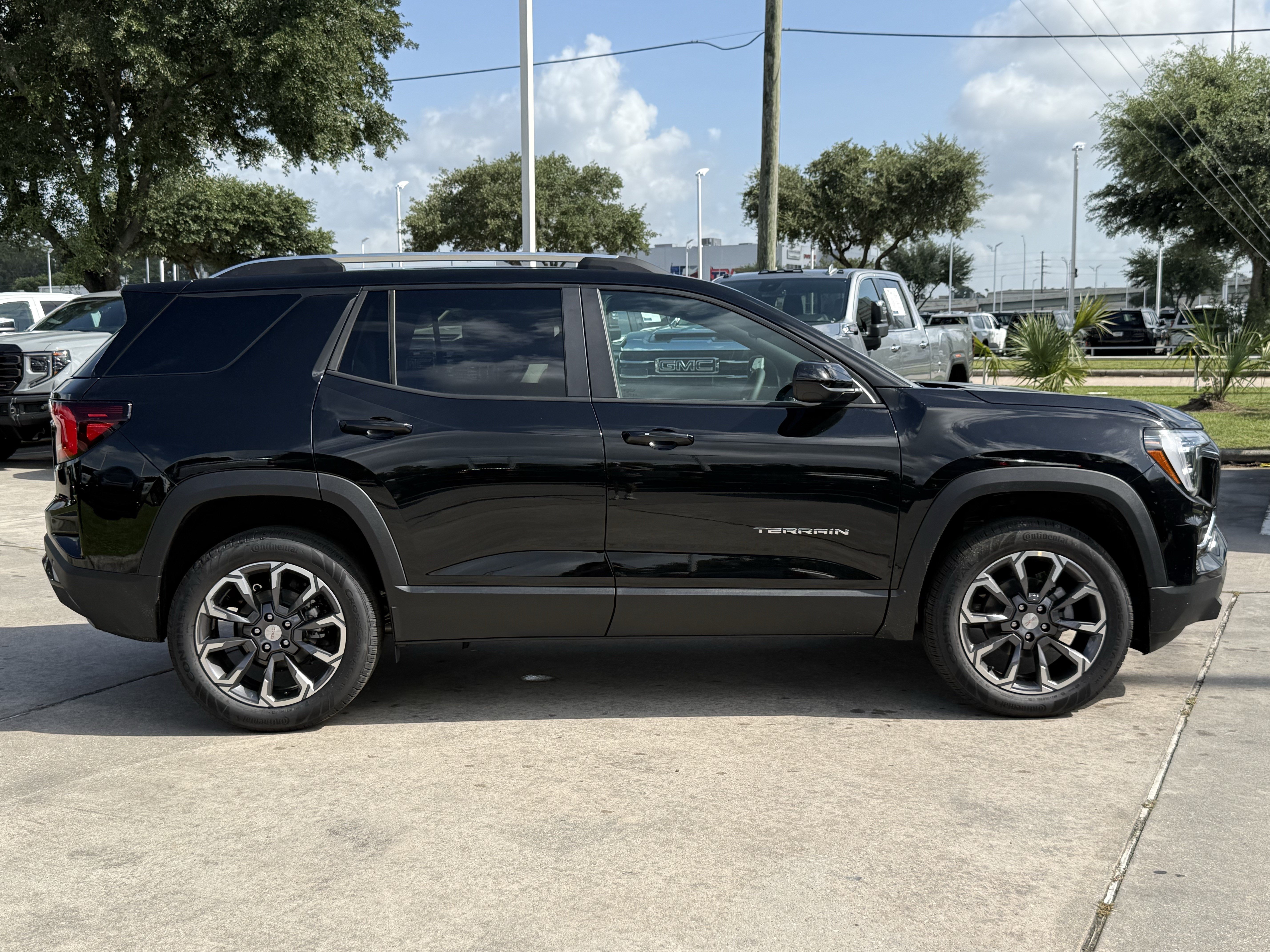 New 2027 GMC Terrain Elevation w/ Elevation Premium Package FWD image 3