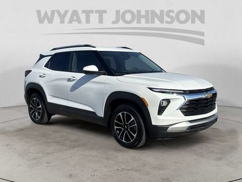 Used 2025 Chevrolet TrailBlazer LT AWD/4WD image 7