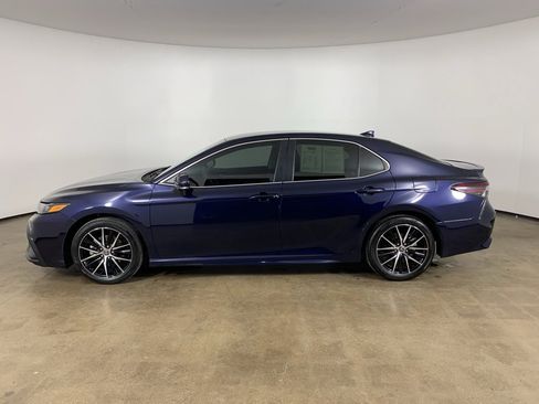 Used 2022 Toyota Camry SE image 16