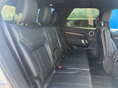 Used 2019 Land Rover Discovery HSE image 13