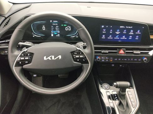 Used 2023 Kia Niro EX FWD image 22