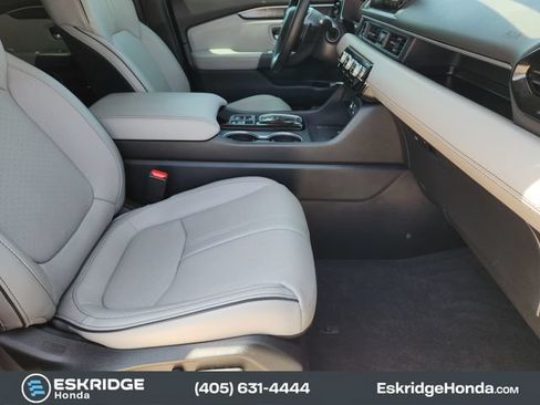Used 2025 Honda Pilot Elite image 16
