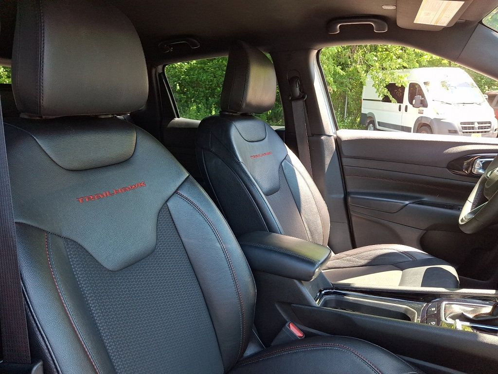 Used 2025 Jeep Compass Trailhawk AWD/4WD image 12