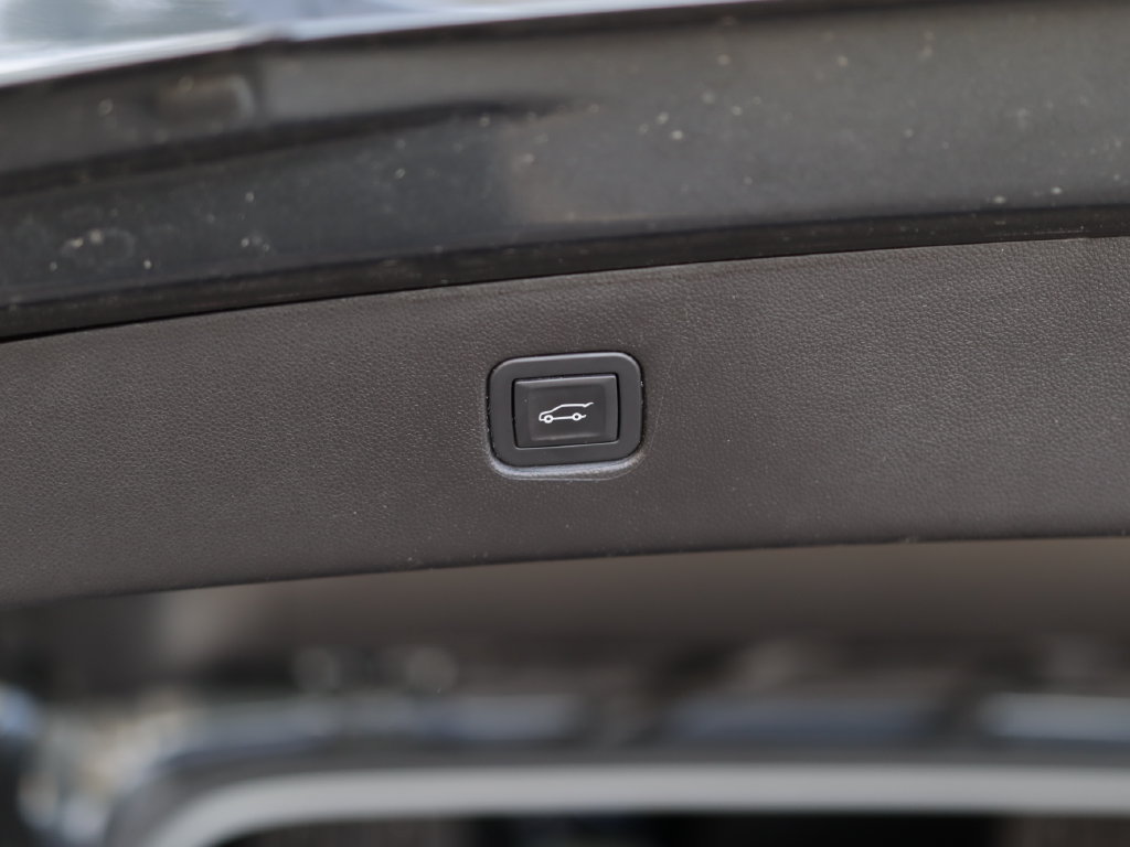 Used 2020 Chevrolet Blazer LT FWD image 27