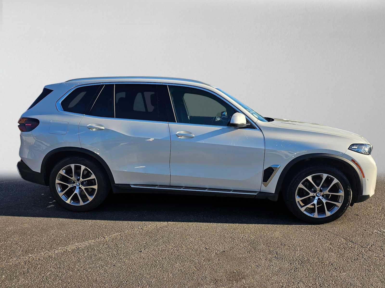Used 2024 BMW X5 sDrive40i RWD image 2