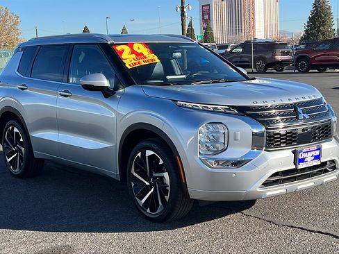 Used 2024 Mitsubishi Outlander SEL image 3