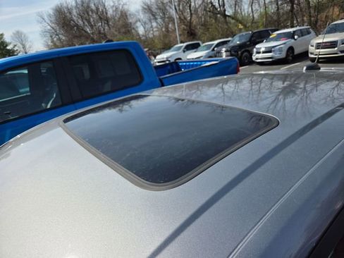 Used 2024 Chevrolet Trax RS w/ Sunroof Package image 7