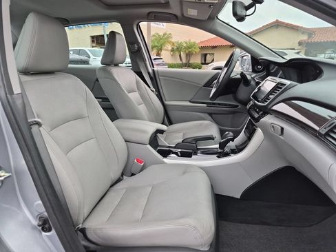 Used 2017 Honda Accord EX-L image 29