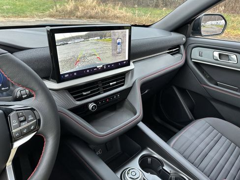 New 2026 Ford Explorer ST-Line w/ ST-Line Street Pack image 18