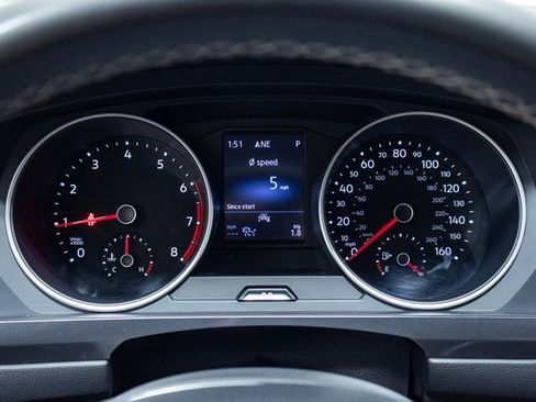 Used 2021 Volkswagen Tiguan SE image 2