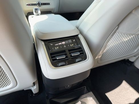 Used 2026 Volvo XC90 B6 Ultra image 19