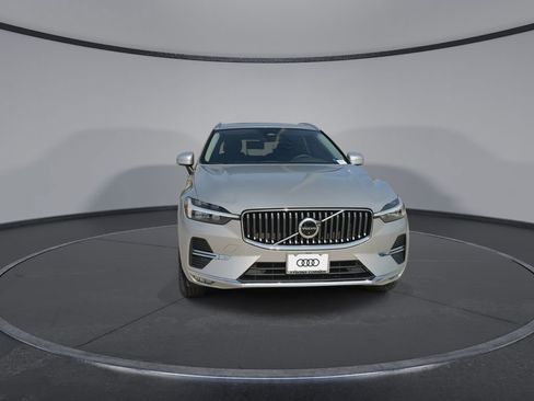 Used 2023 Volvo XC60 B5 Plus AWD/4WD image 3