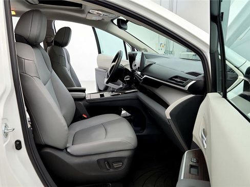 Certified 2024 Toyota Sienna XLE w/ XLE Plus Package image 29