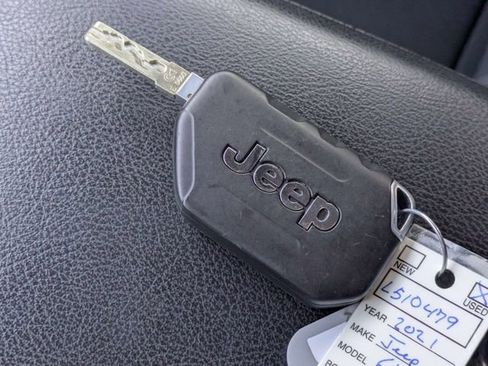 Used 2021 Jeep Gladiator Sport w/ Trailer Tow Package image 32