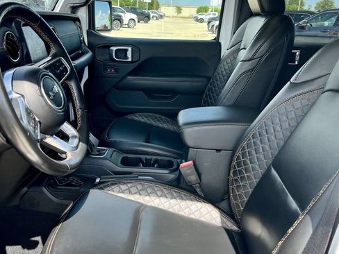 Used 2022 Jeep Gladiator Overland AWD/4WD image 9