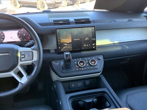 Used 2023 Land Rover Defender 130 SE image 6