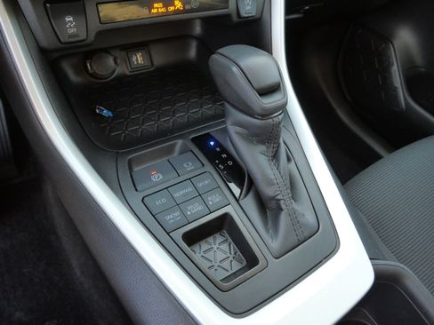Certified 2024 Toyota RAV4 LE AWD/4WD image 25