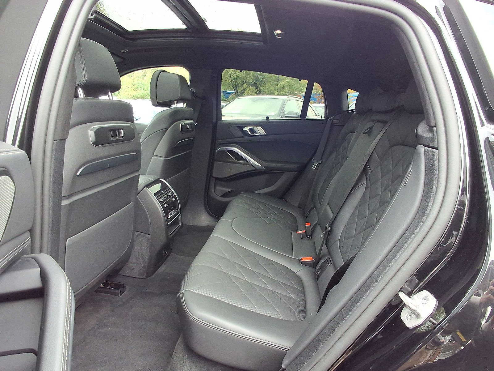 Used 2025 BMW X6 M60i AWD/4WD image 26