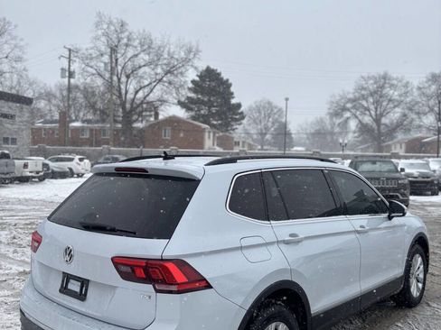 Used 2018 Volkswagen Tiguan SE w/ Panoramic Sunroof Package image 6