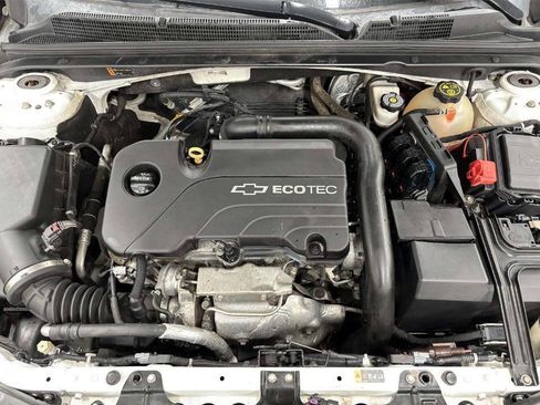 Used 2017 Chevrolet Malibu LT w/ Driver Confidence Package image 9