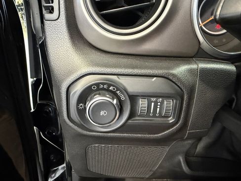 Used 2018 Jeep Wrangler Unlimited Sport S image 23